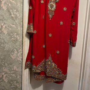 Long caftan dresses, auto gale head gear, shoes, maxi dresses, turbans,